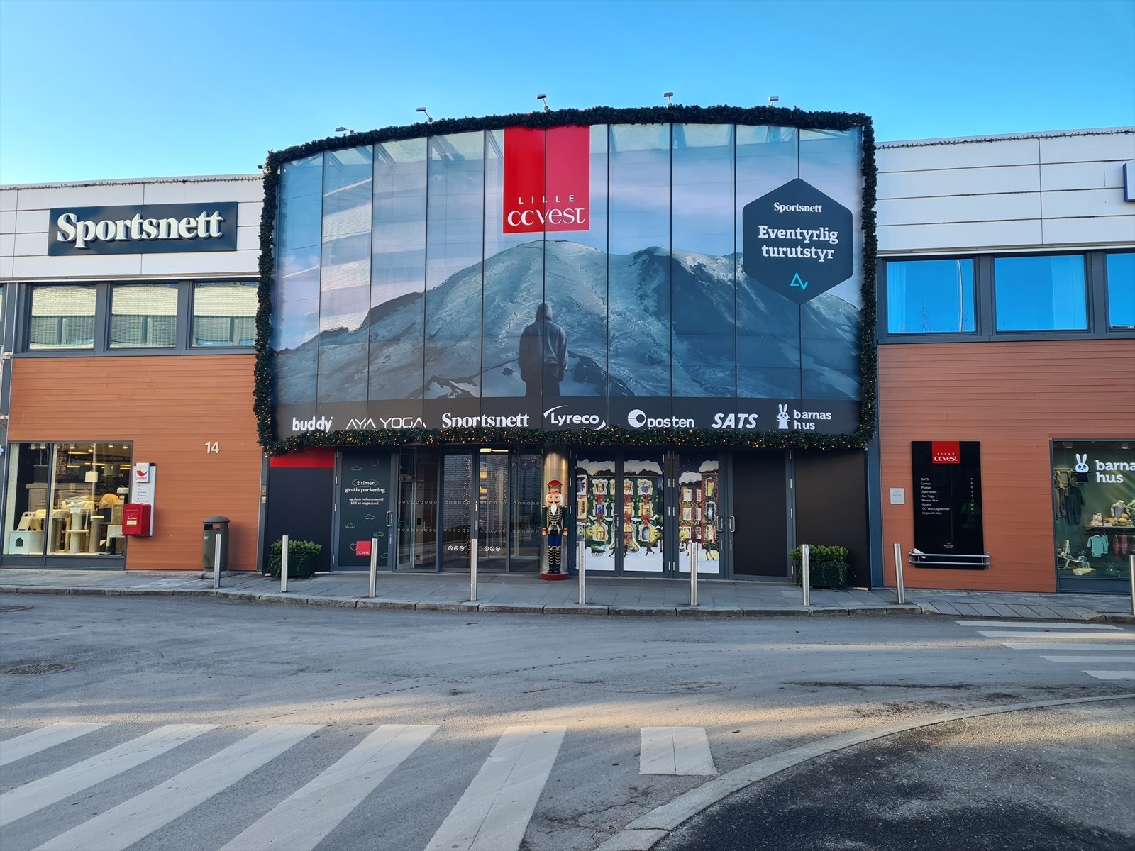 CC-vest handlesenter ligger i nærheten og har de fleste servicefasiliteter. Galleribilde