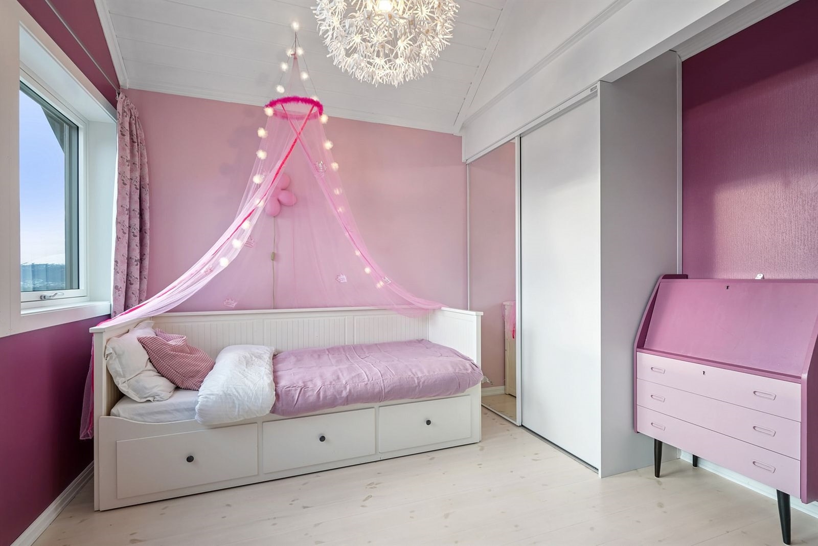 Soverom nr.2 i underetasje Galleribilde