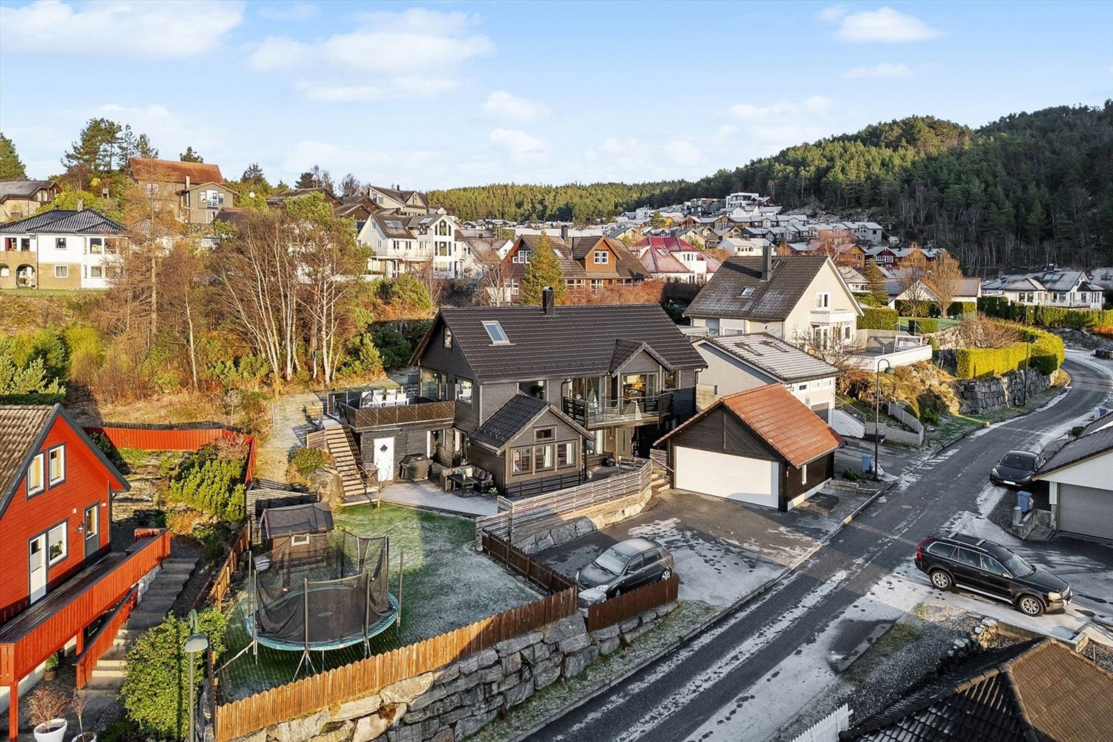 Velkommen til Skåtaberget 34 presentert av Krogsveen v/Eiendomsmegler/Daglig leder Preben Willmann Galleribilde