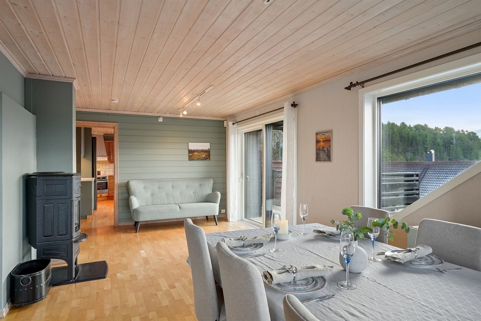 Fra stue mot kjøkken Galleribilde