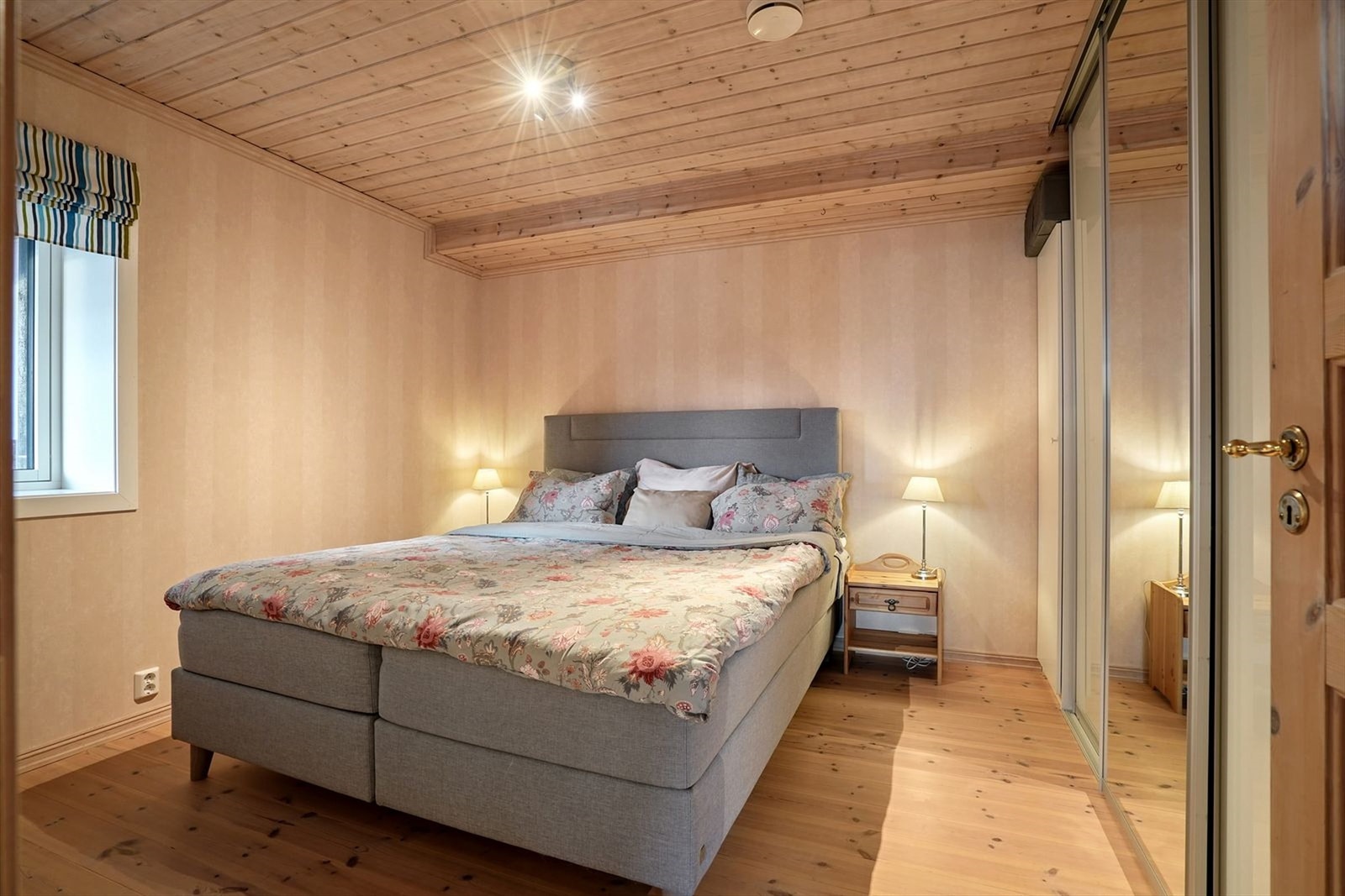 Hovedsoverom i underetasjen Galleribilde