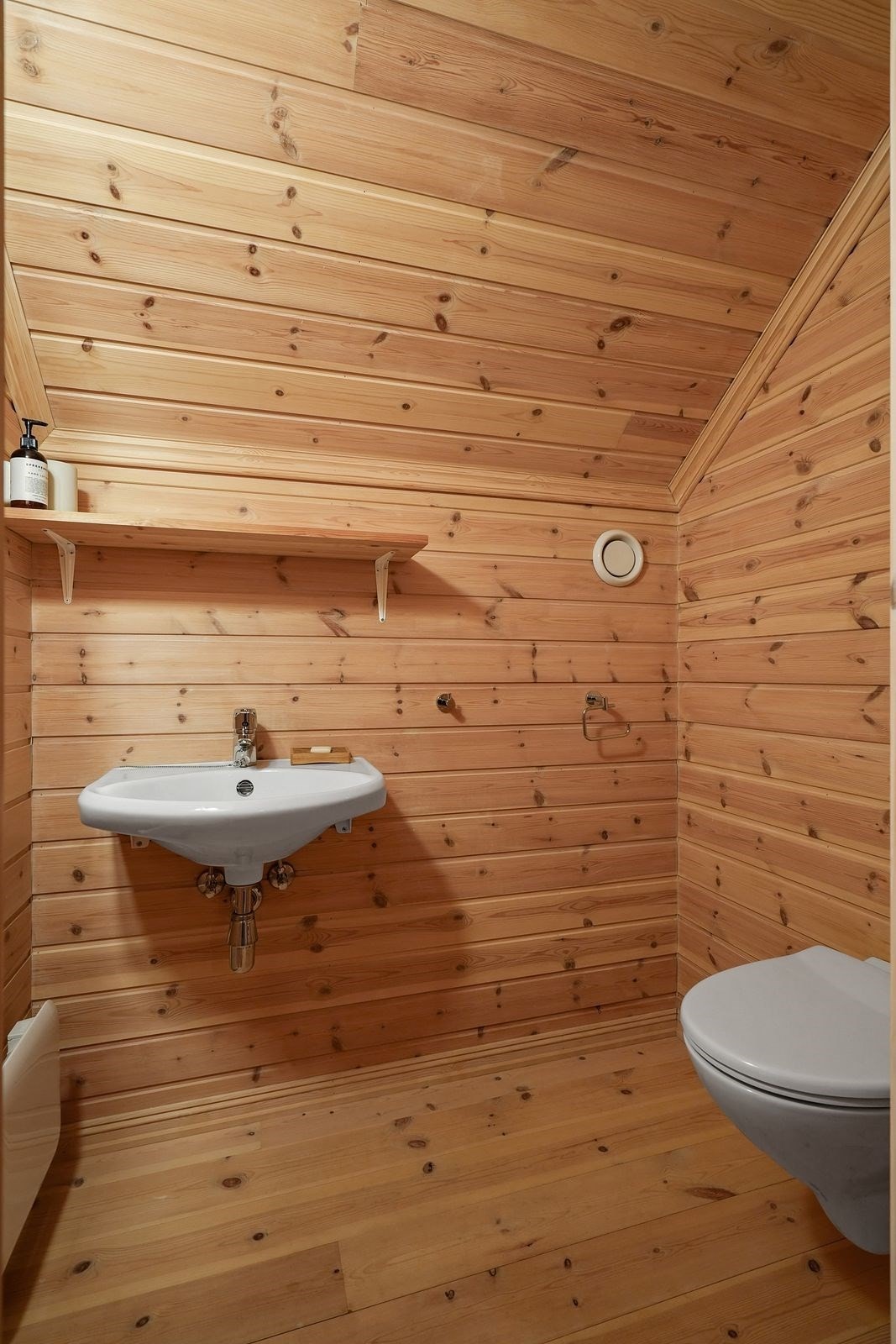 Toalettrom på loftet Galleribilde