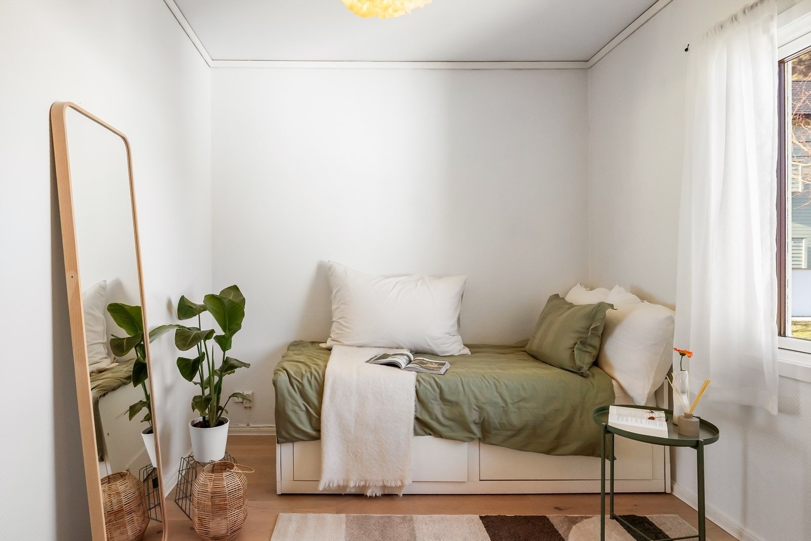 Soverom nr 2 er også på 11 kvm og passer ypperlig som gjesterom, barnerom eller hjemmekontor. Galleribilde