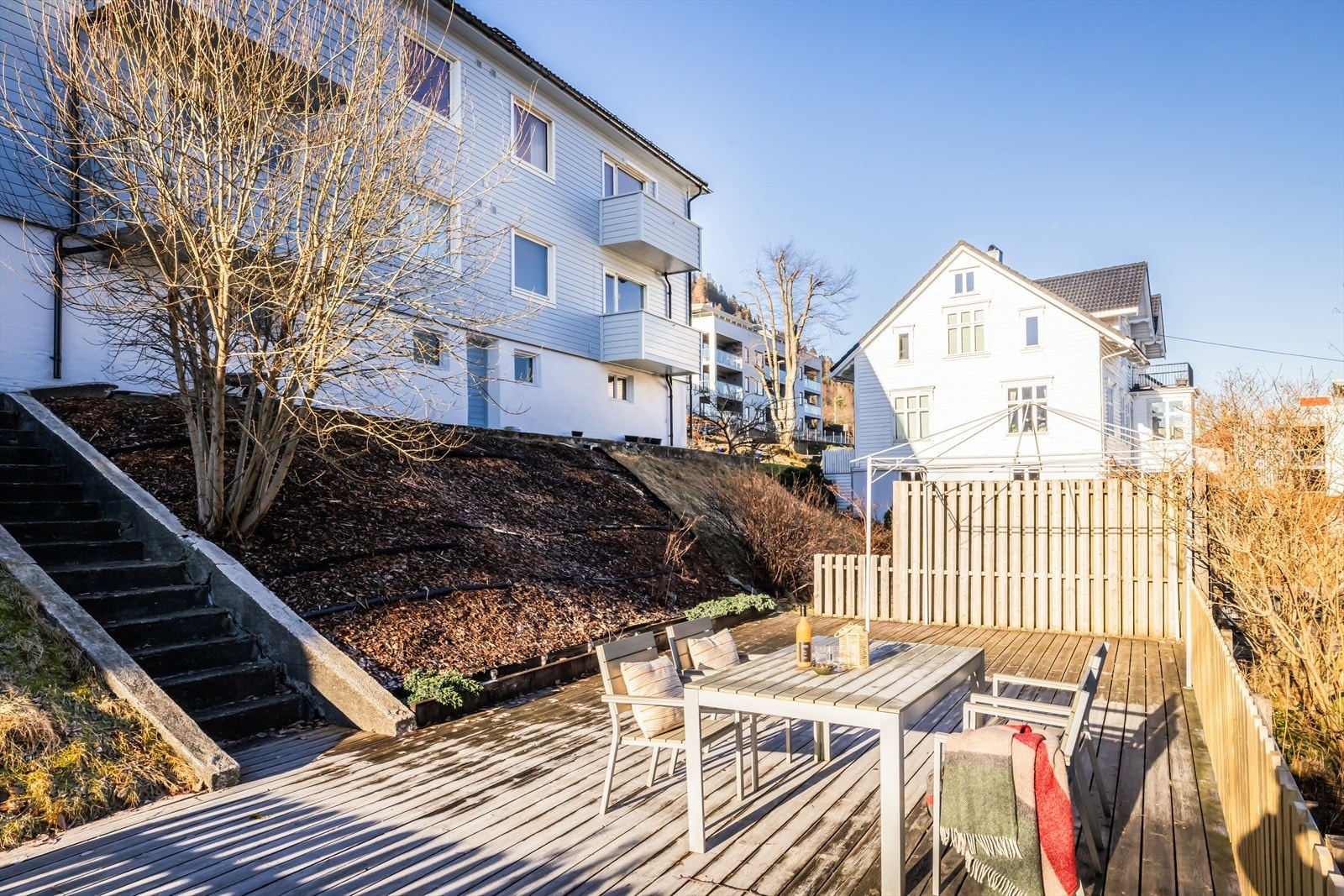 Beboerne i aksjelaget har tilgang til felles terrasse hvor man kan invitere venner og familie til hyggelige besøk. Galleribilde