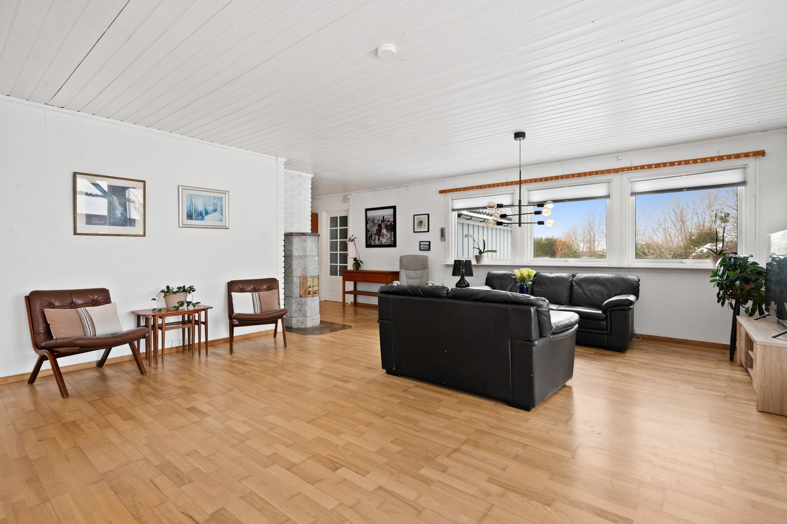 Flott klebersteinsovn som både gir og holder godt på varmen Galleribilde