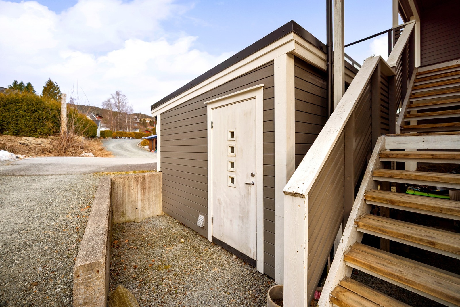 Med leiligheten følger 5 kvm utvendig bod - Døren skal skiftes i regi av sameiet Galleribilde