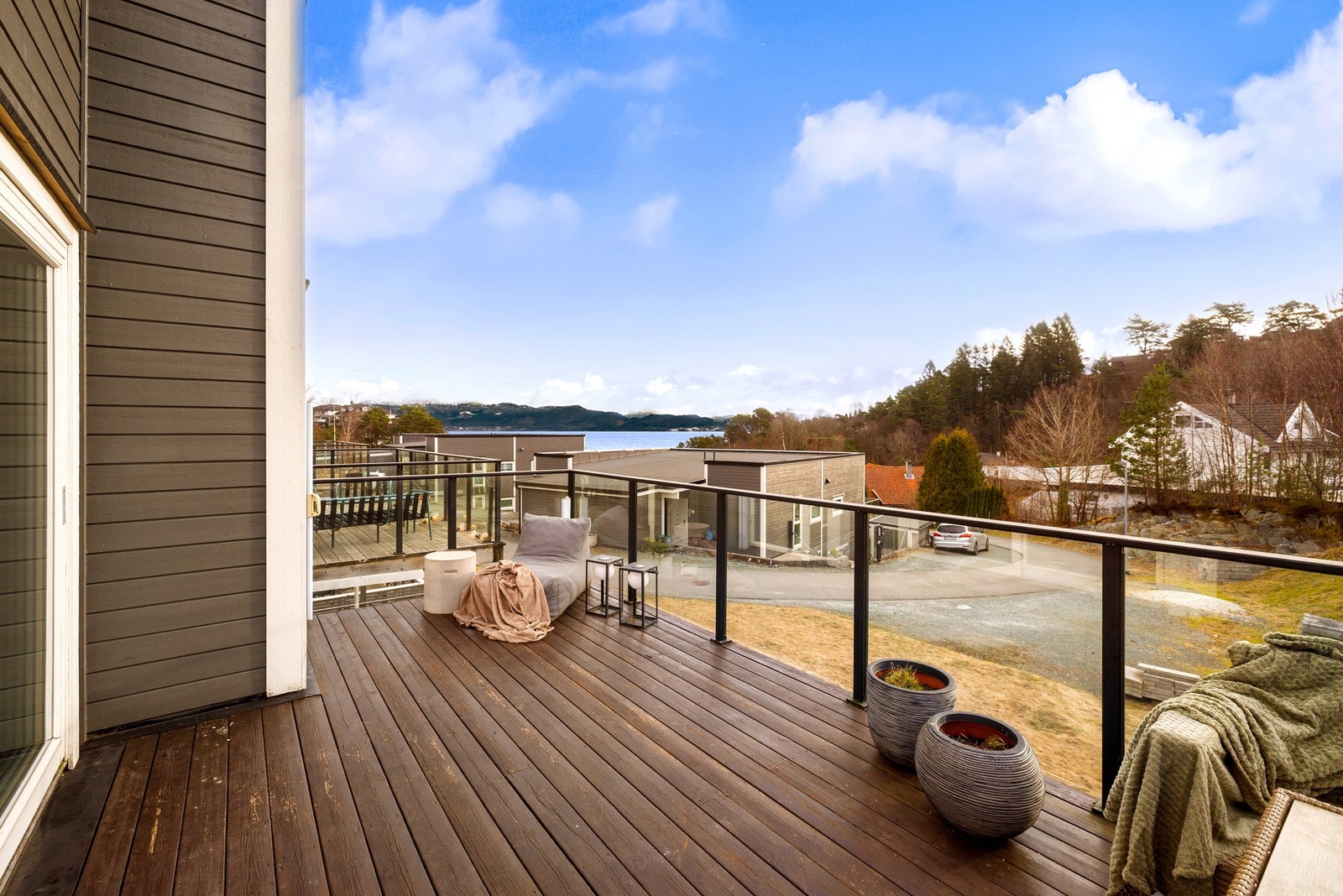 Man ser mot Bjørnafjorden med Fusa/Vinnes i bakgrunnen Galleribilde