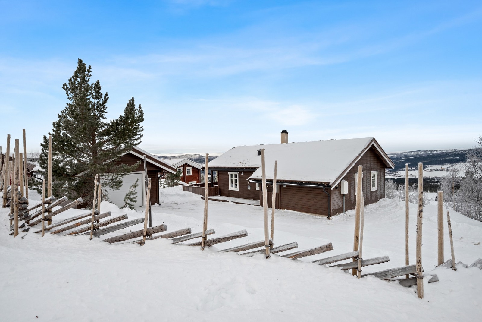 Familiehytte med fin beliggenhet i Hummelfjell hyttegrend. Galleribilde