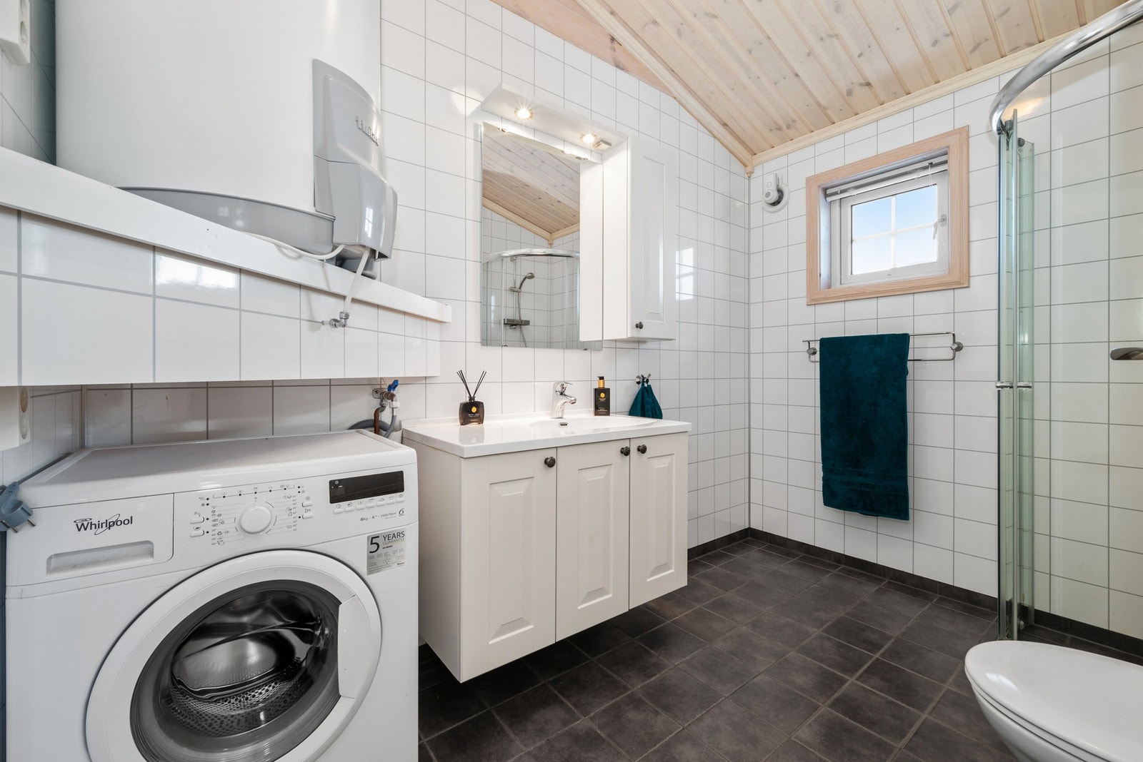 Bad på 5,5m² med varme i gulv. Galleribilde