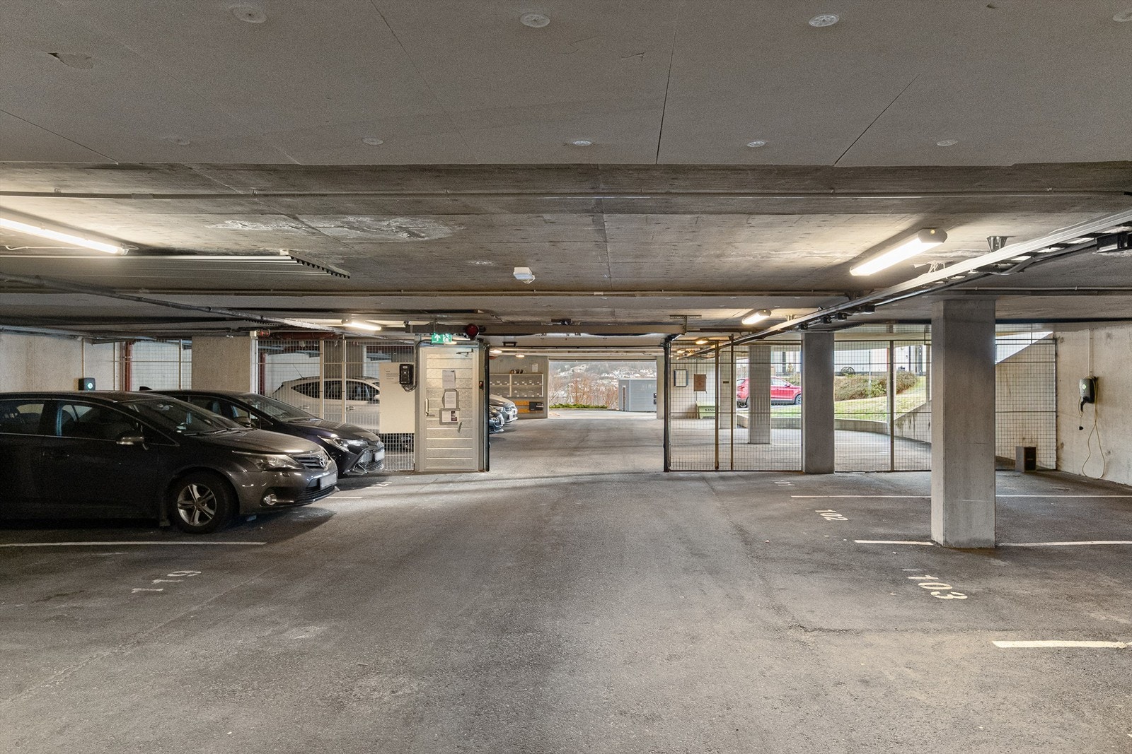 - Parkeringsplass i felles garasjeanlegg - Galleribilde