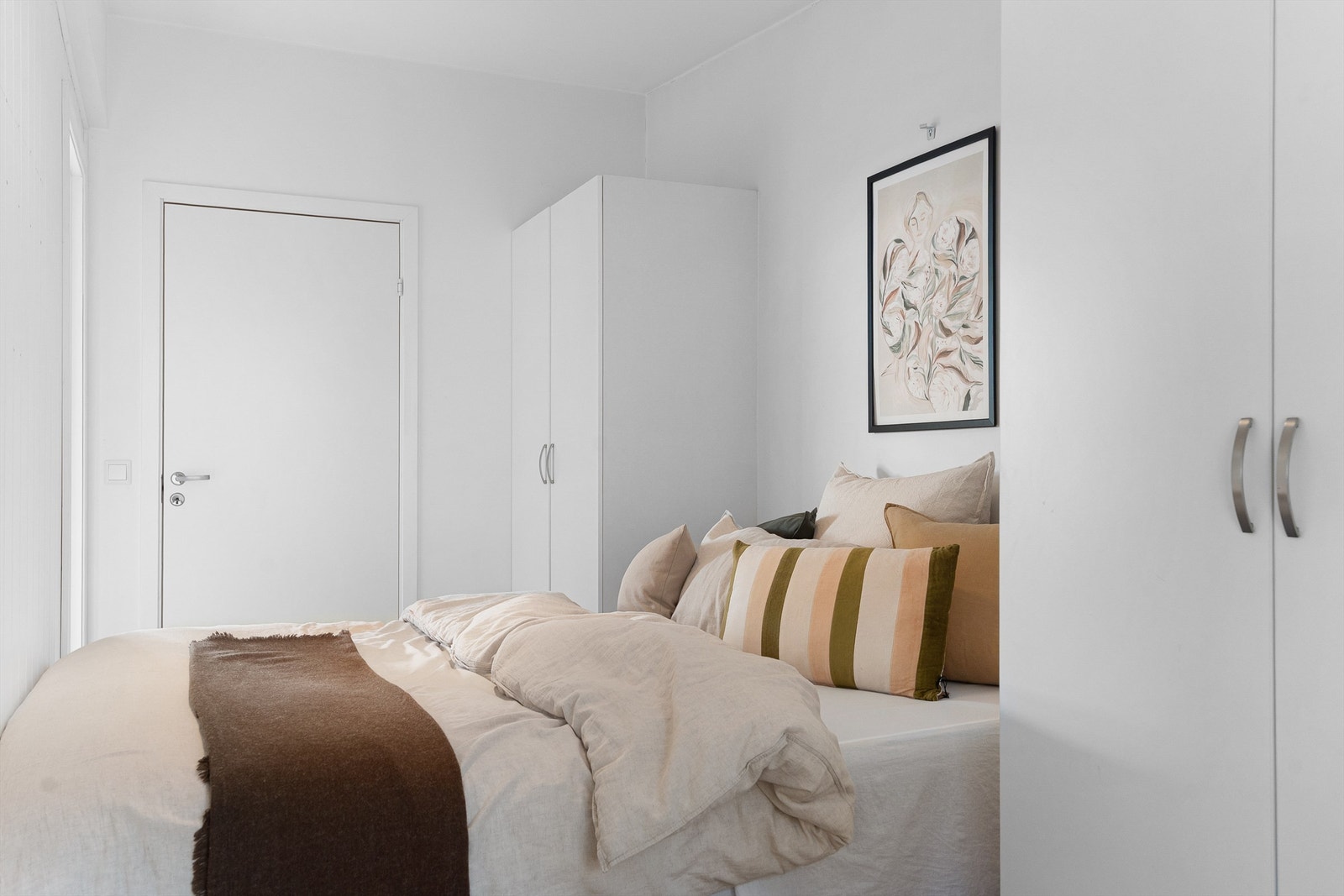 - Tilkomst til en innvendig bod/ "walk in" garderobe om man ønsker å innrede den - Galleribilde