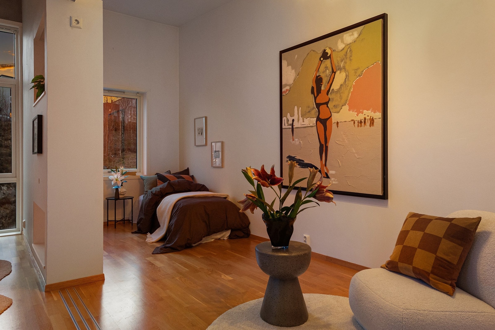 - Rommet ved stuen er det flere som har benyttet som spisestue, hjemmekontor m.m. men er originalt soverom - Galleribilde