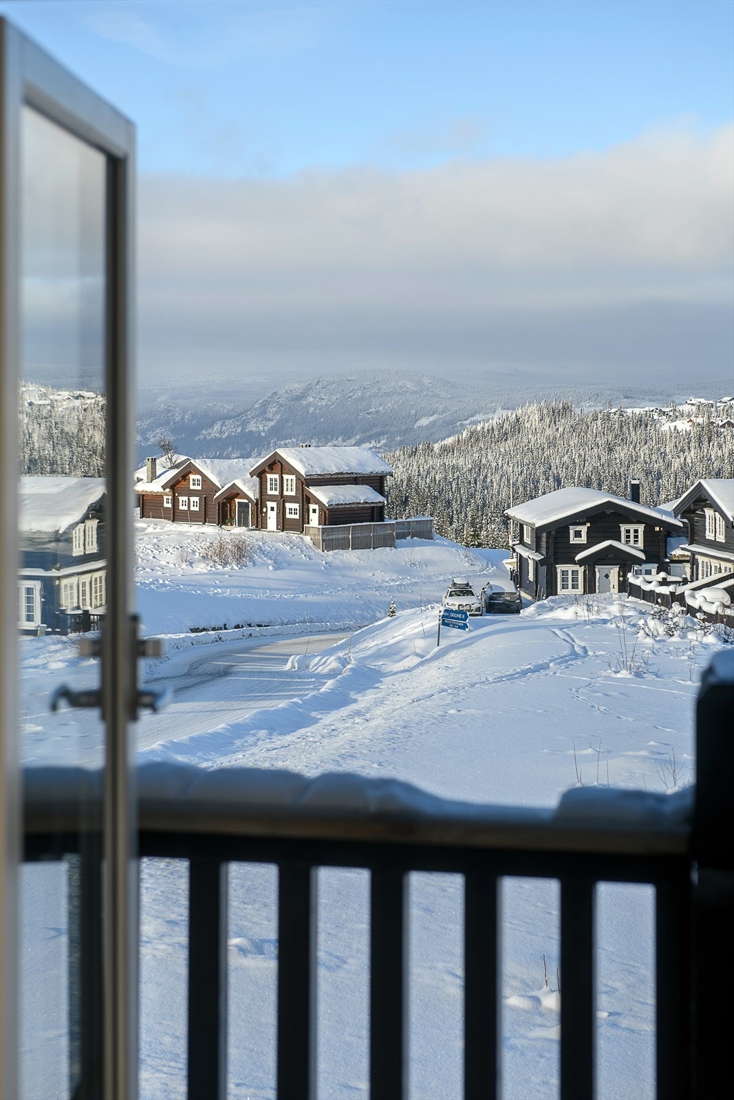 Den overbygde balkongen er en fin forlengelse av stuen. Galleribilde