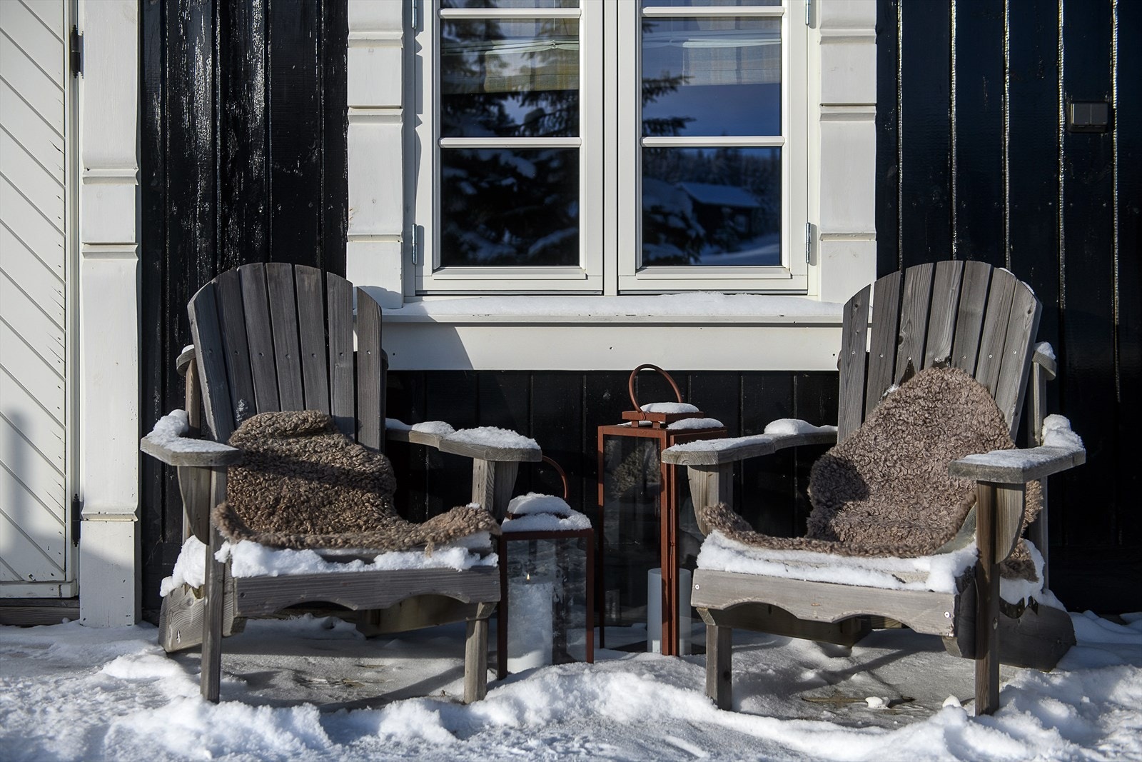 Vinduer med climapluss glass og utenpåliggende sprosser fra byggeåret. Galleribilde