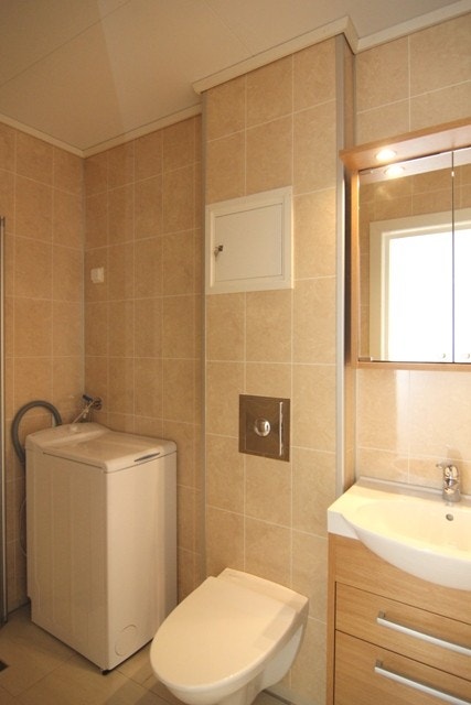 Flislagt baderom. Galleribilde