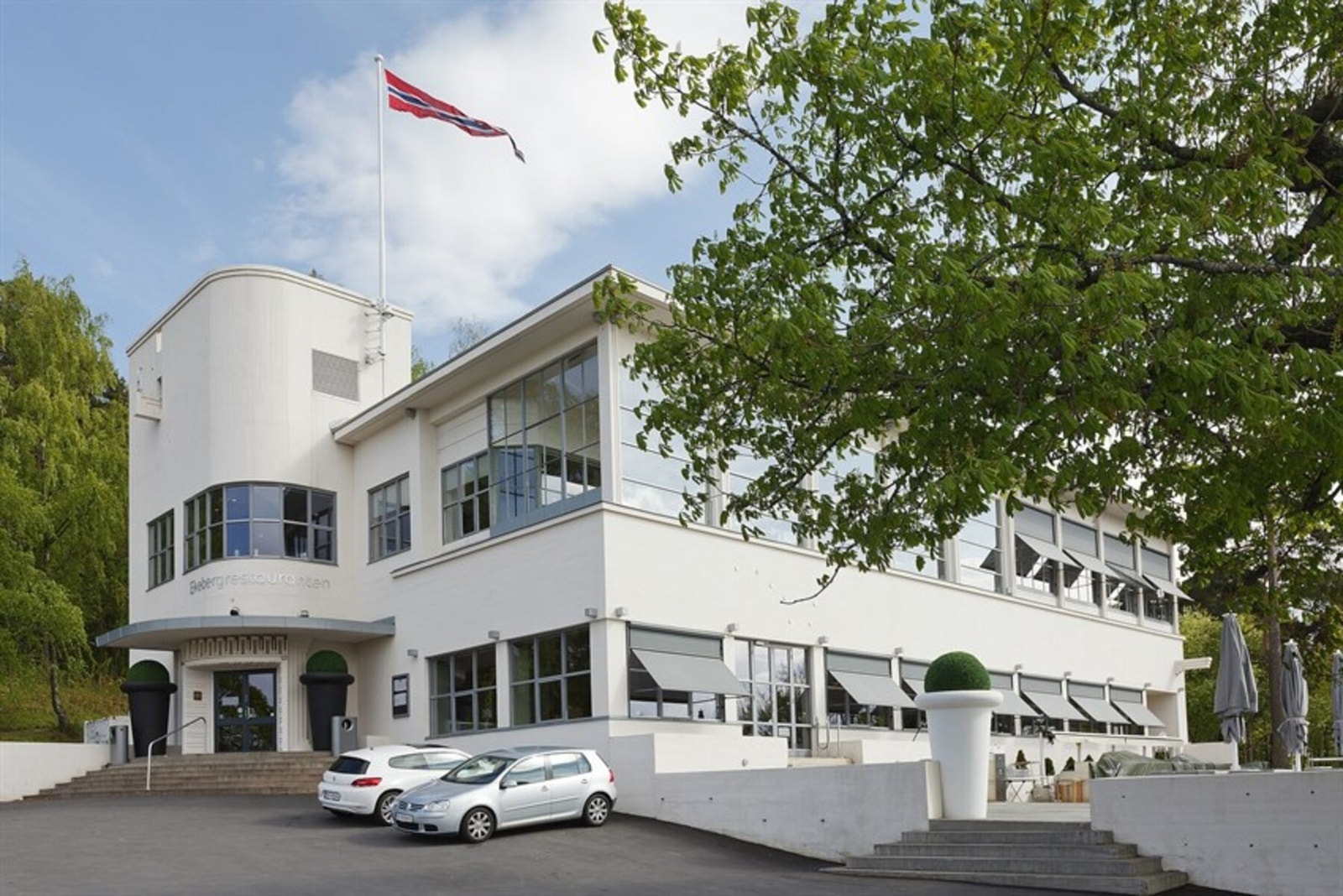 Ekebergrestauranten med spektakulær utsikt over Oslo by og fjord ligger kun en kort gange fra leiligheten. Galleribilde