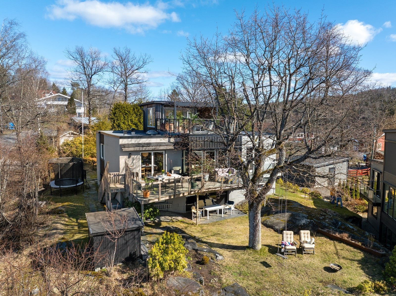 En nydelig eiendom et steinkast fra sjø og strand Galleribilde