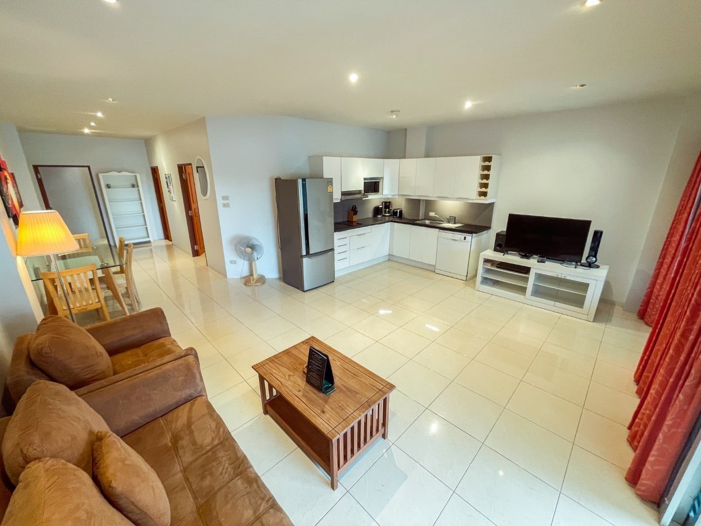 Stue med integrert kjøkken Galleribilde