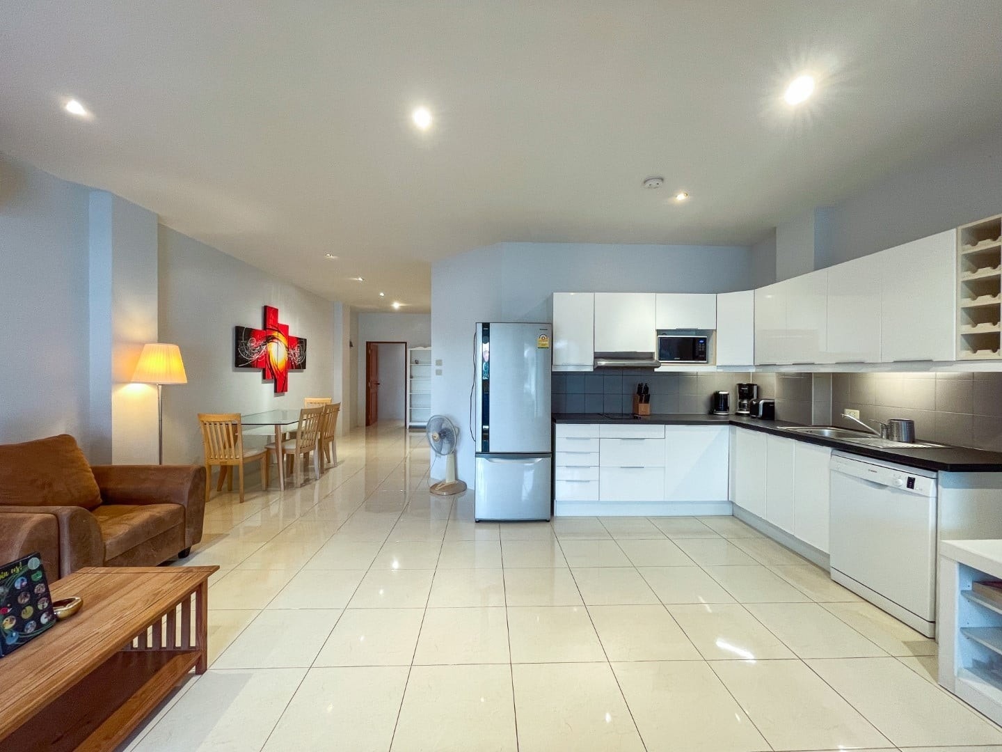 Stue med integrert kjøkken Galleribilde