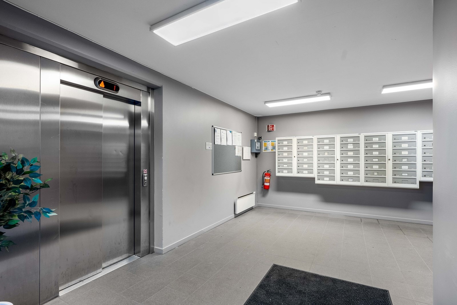 Leiligheten har adkomst fra trapp eller heis til etasjeplan. Galleribilde