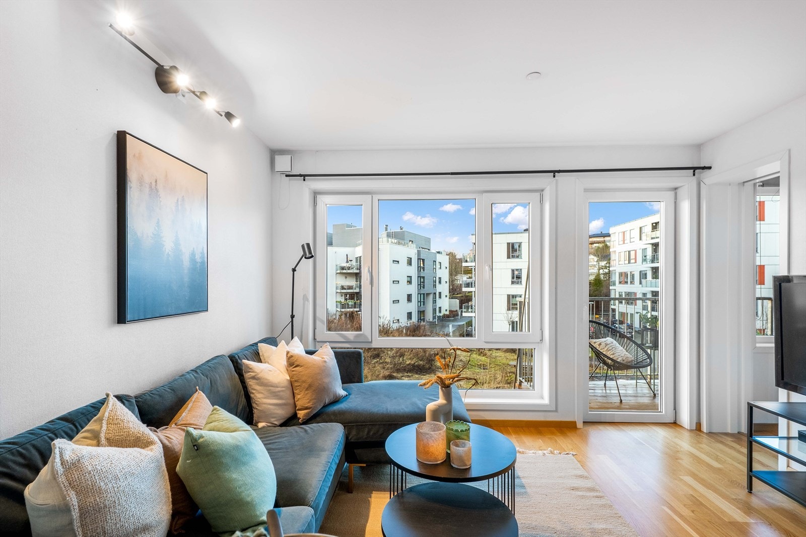 Fra stuen er det utgang til en balkong. Galleribilde