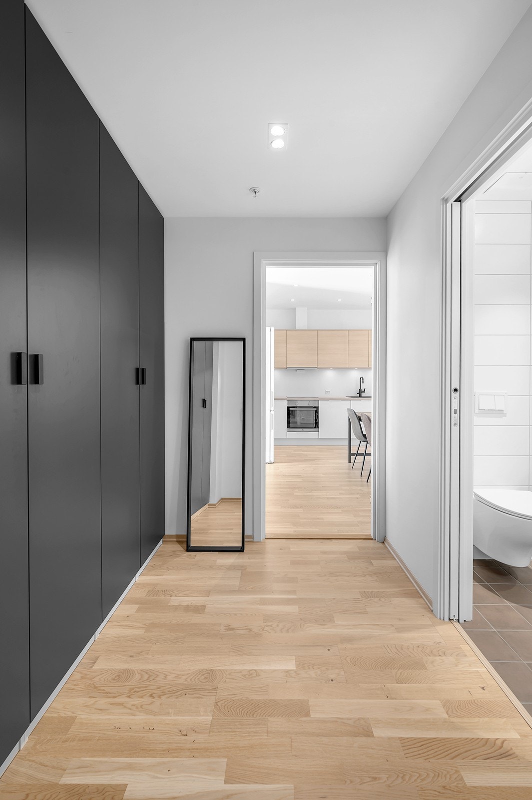 Innbydende gang med god plass til å ta av seg yttertøyet. Galleribilde