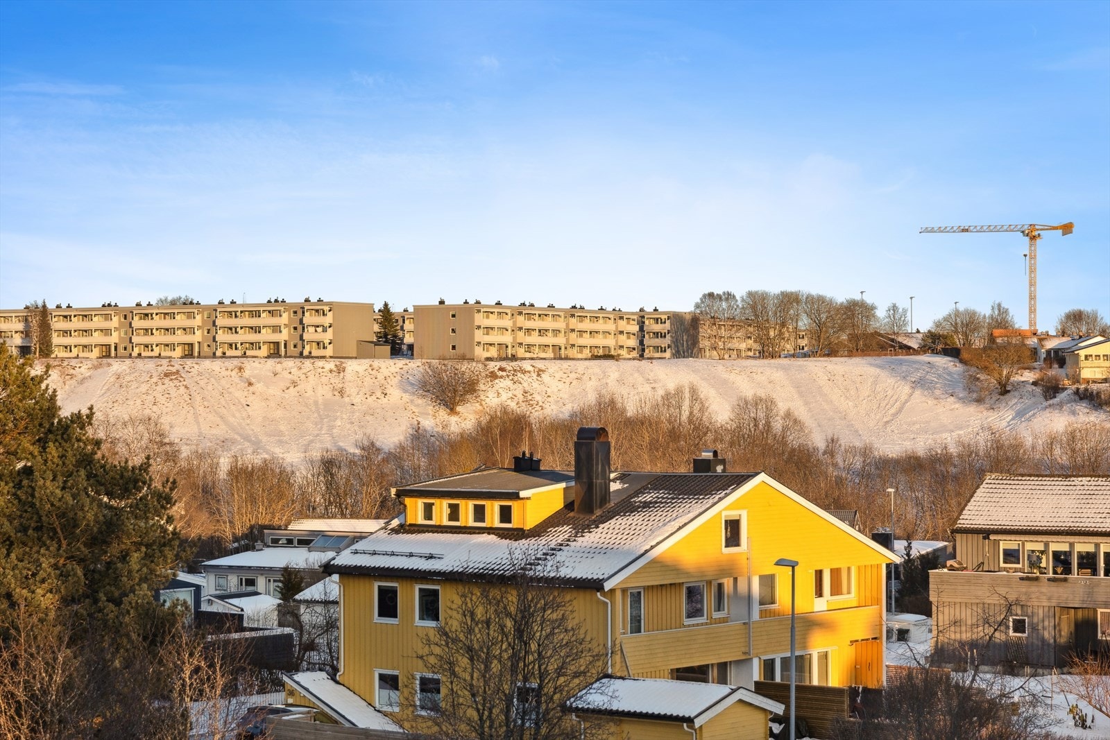 Fra vinduet har du en usjenert og flott utsikt. Galleribilde