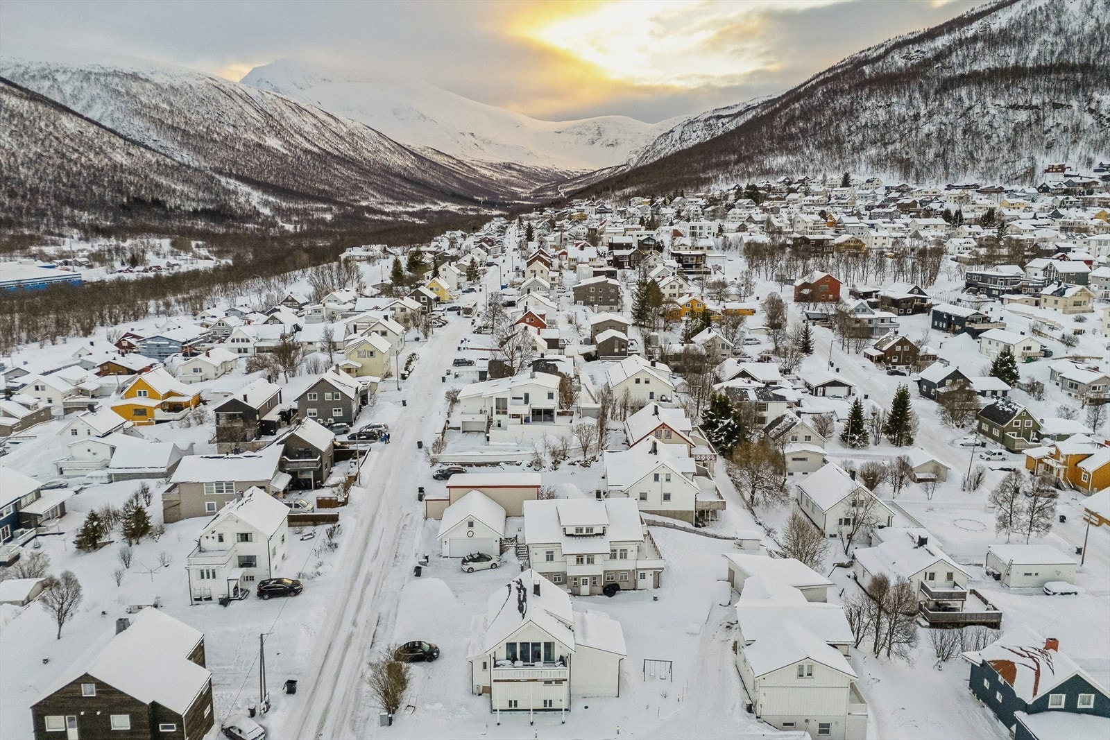 Her bor man midt i hjertet av vakre Tromsdalen! Galleribilde