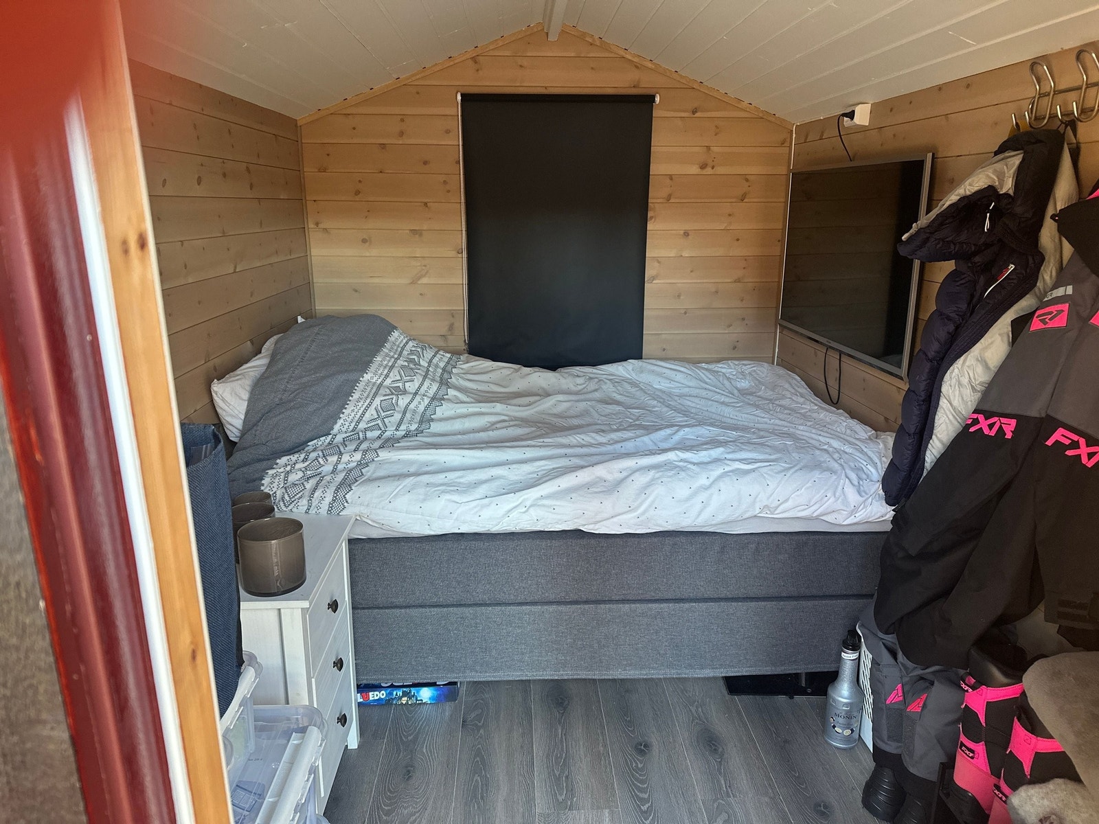 Anneks med soveplass og elektrisk gulvvarme. Galleribilde