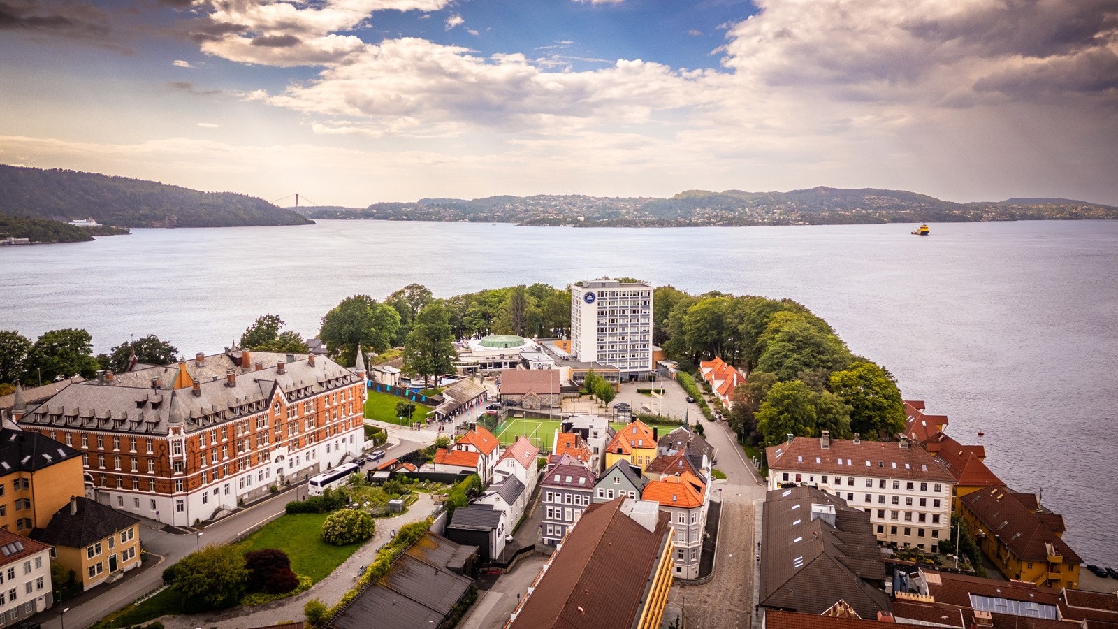 - Man kan enkelt spasere bort til Akvariet på noen få minutter - Galleribilde