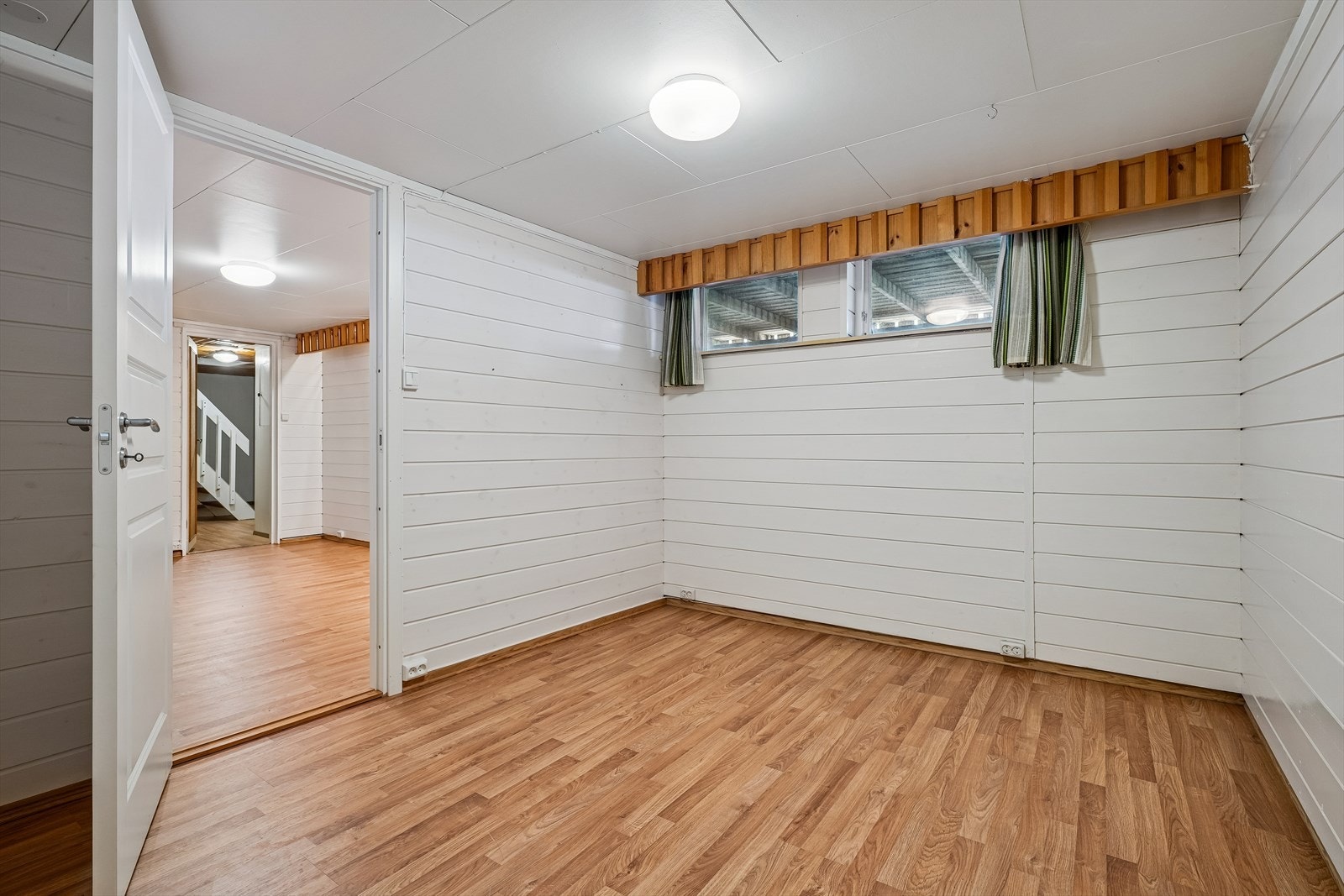 Kjelleren har flere innredede rom som gir fleksible bruksmuligheter. Galleribilde