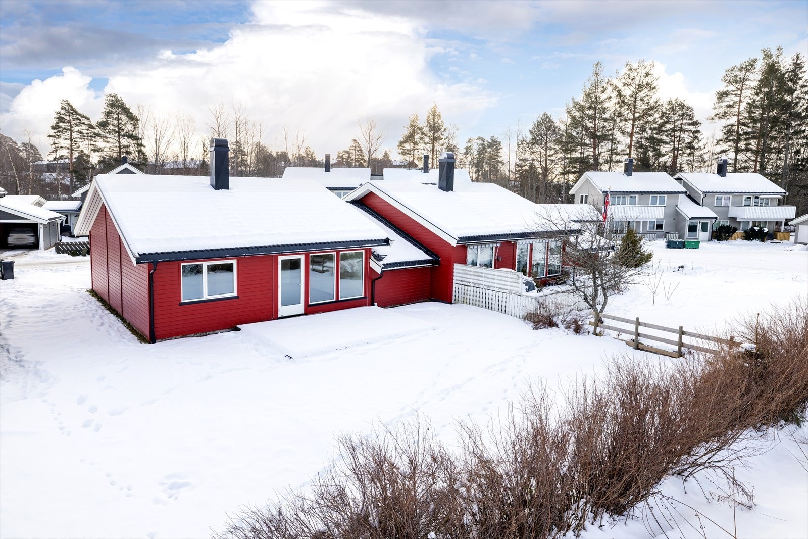 En praktisk tomannsbolig over ett plan, beliggende i et etablert boligområde. Foto: Morten N. Larsen Galleribilde