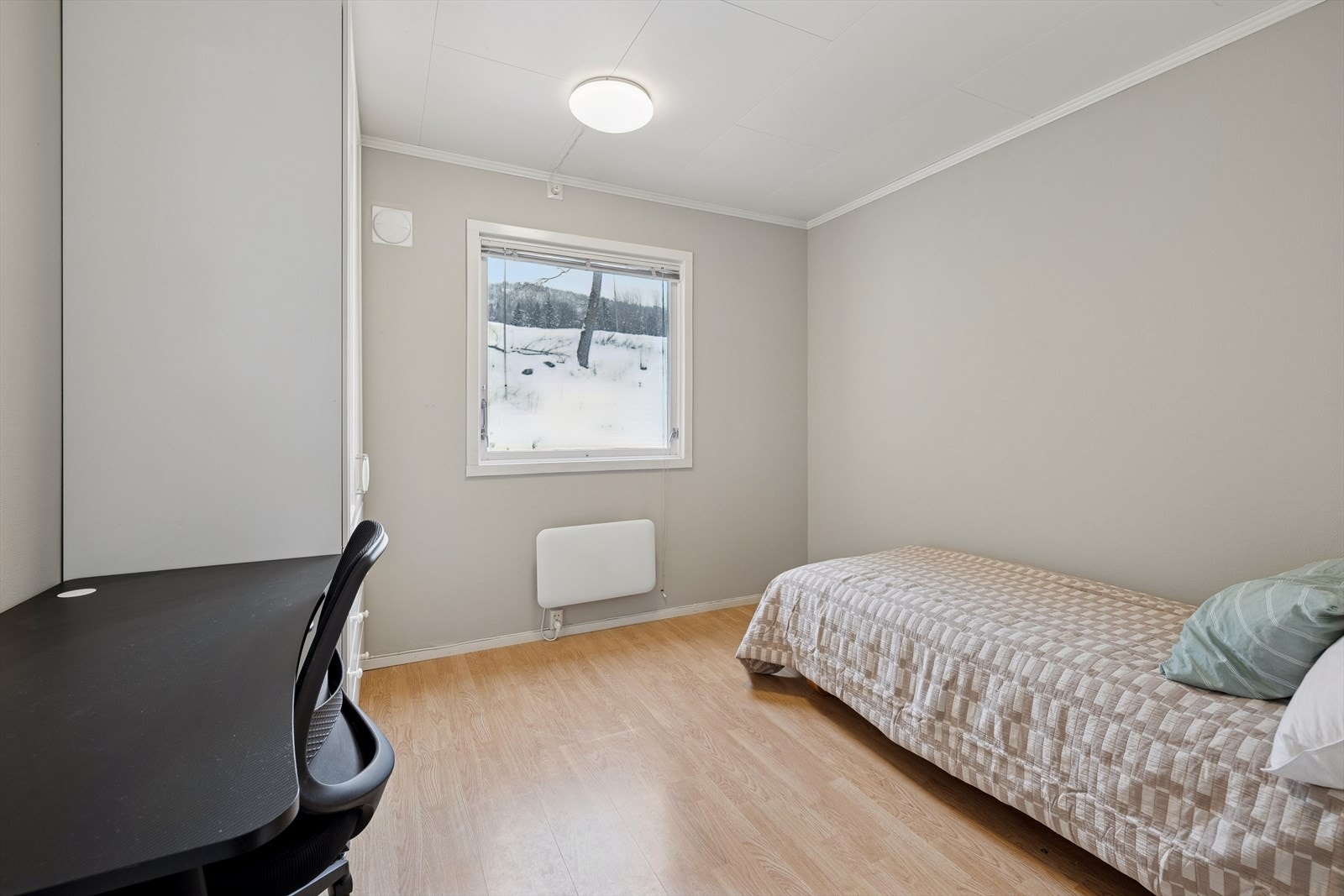 Bod. Rommet er tatt i bruk som soverom men er ikke bruksendret og ikke godkjent som soverom. Galleribilde