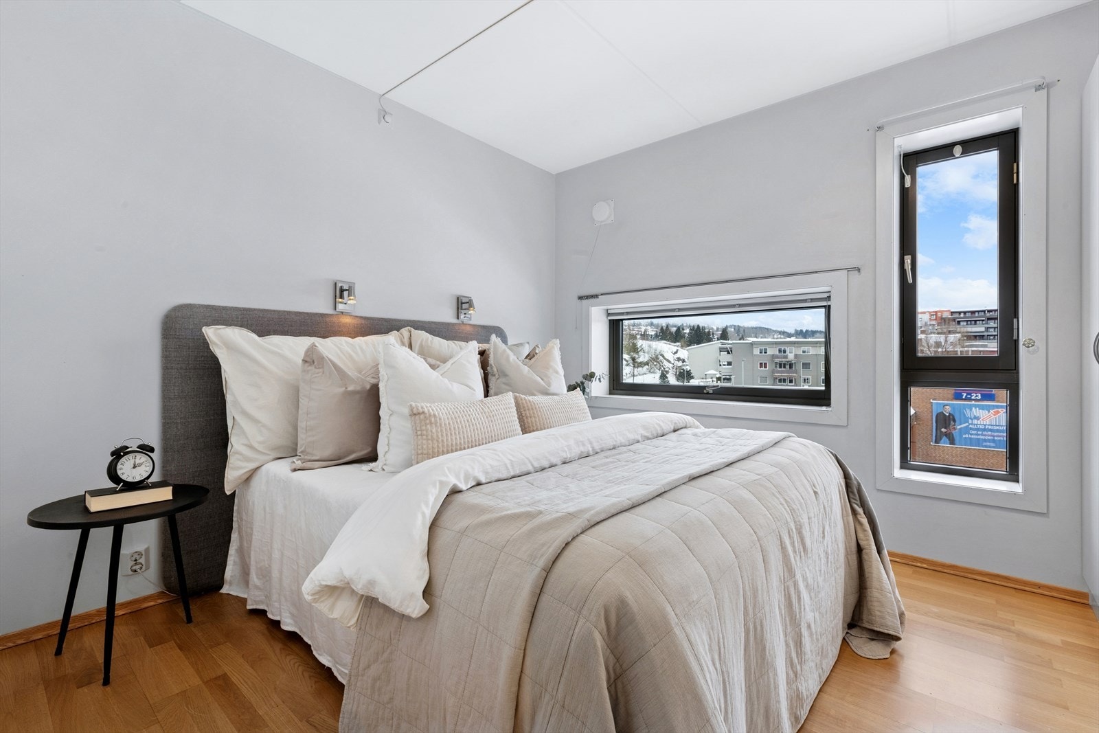 Hovedsoverommet har god plass til dobbeltseng og tilhørende møblement. Galleribilde