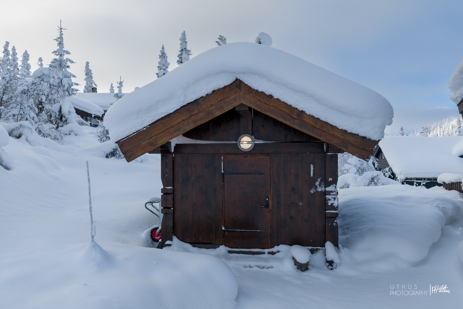 Anneks som benyttes til sports-/ oppbevaringsbod Galleribilde