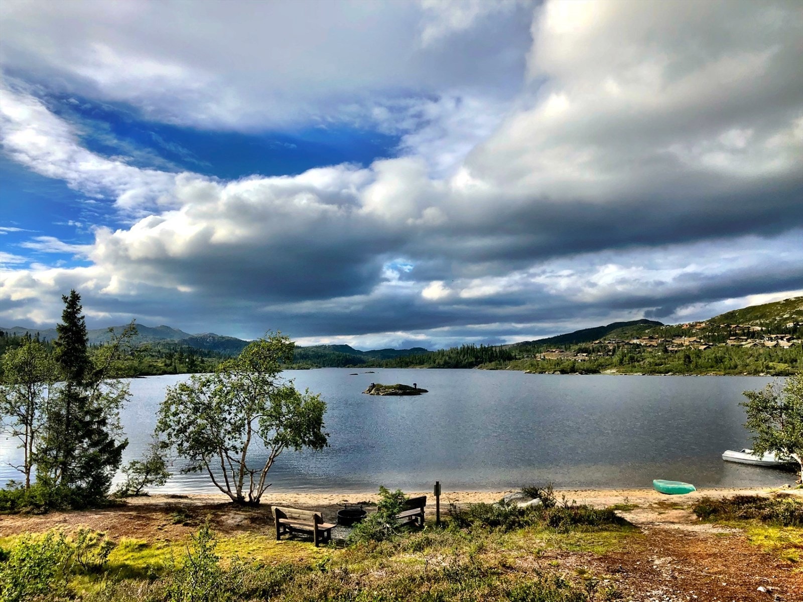 Kanoturer ved Fyrisjøen eller fiskekonkurranser for barn (selgers private bilde) Galleribilde