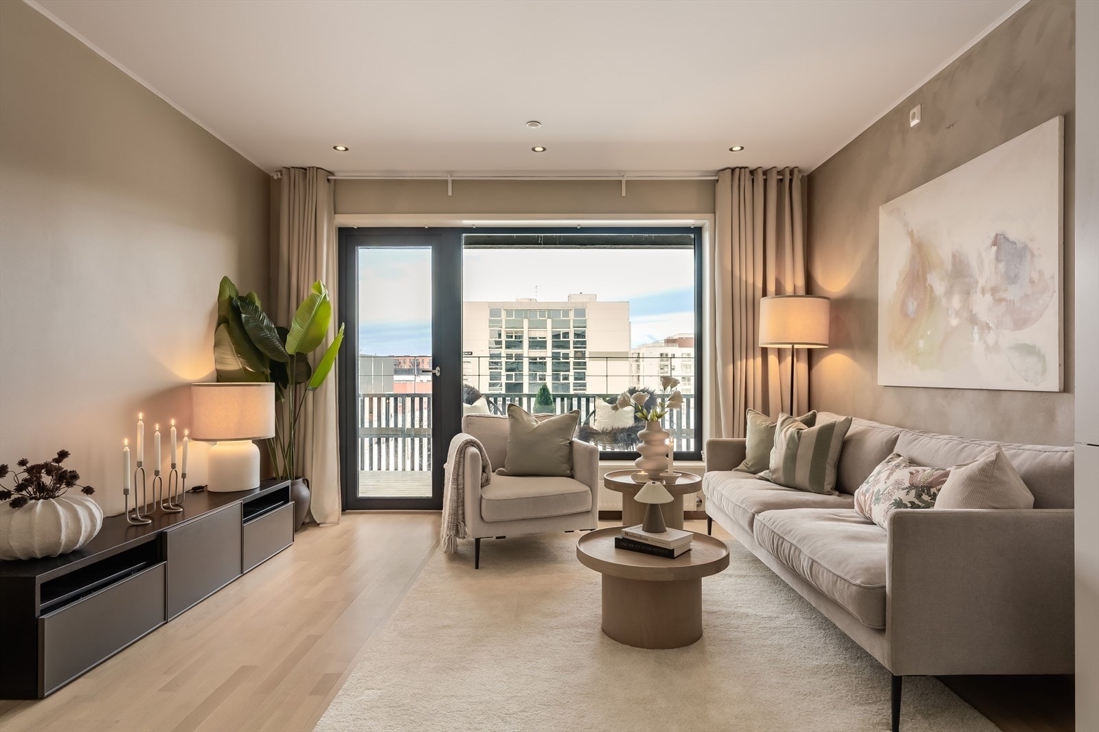 Fra stuen har man utgang til en balkong på ca. 7m². Galleribilde