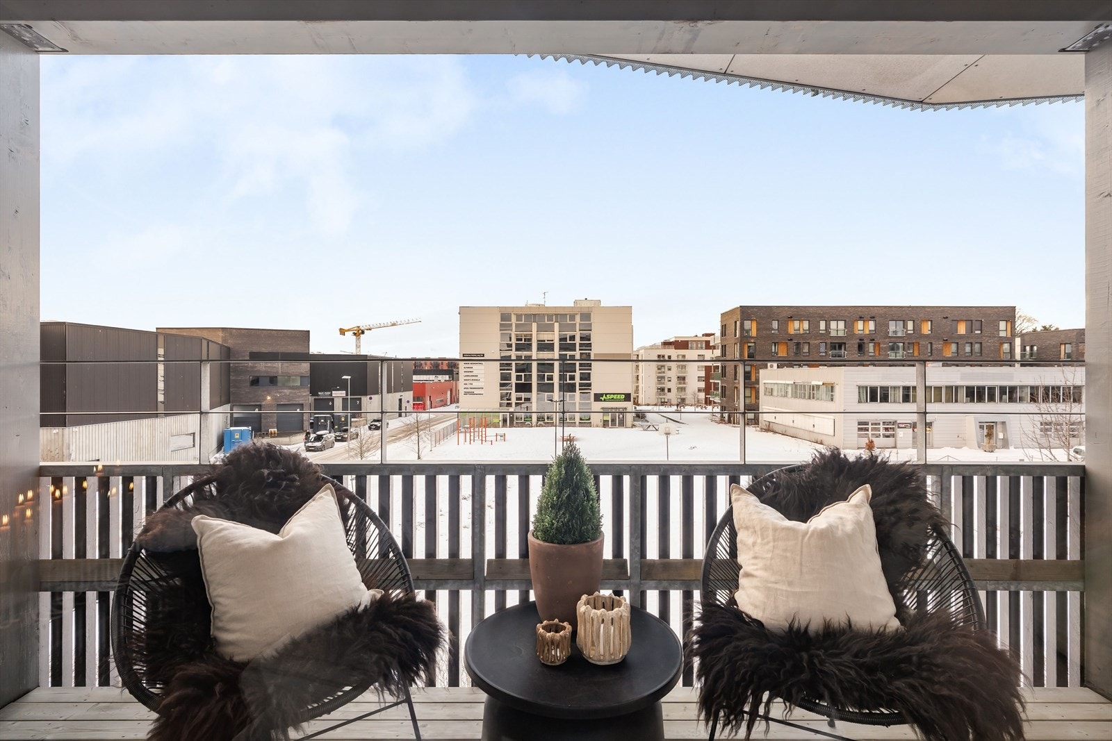 Balkongen vender i tillegg mot vest og nyter fine solforhold. Galleribilde