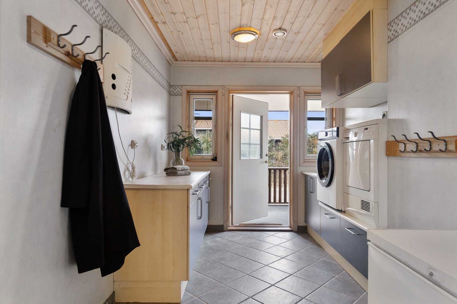 Eget vaskerom med biinngang. Galleribilde