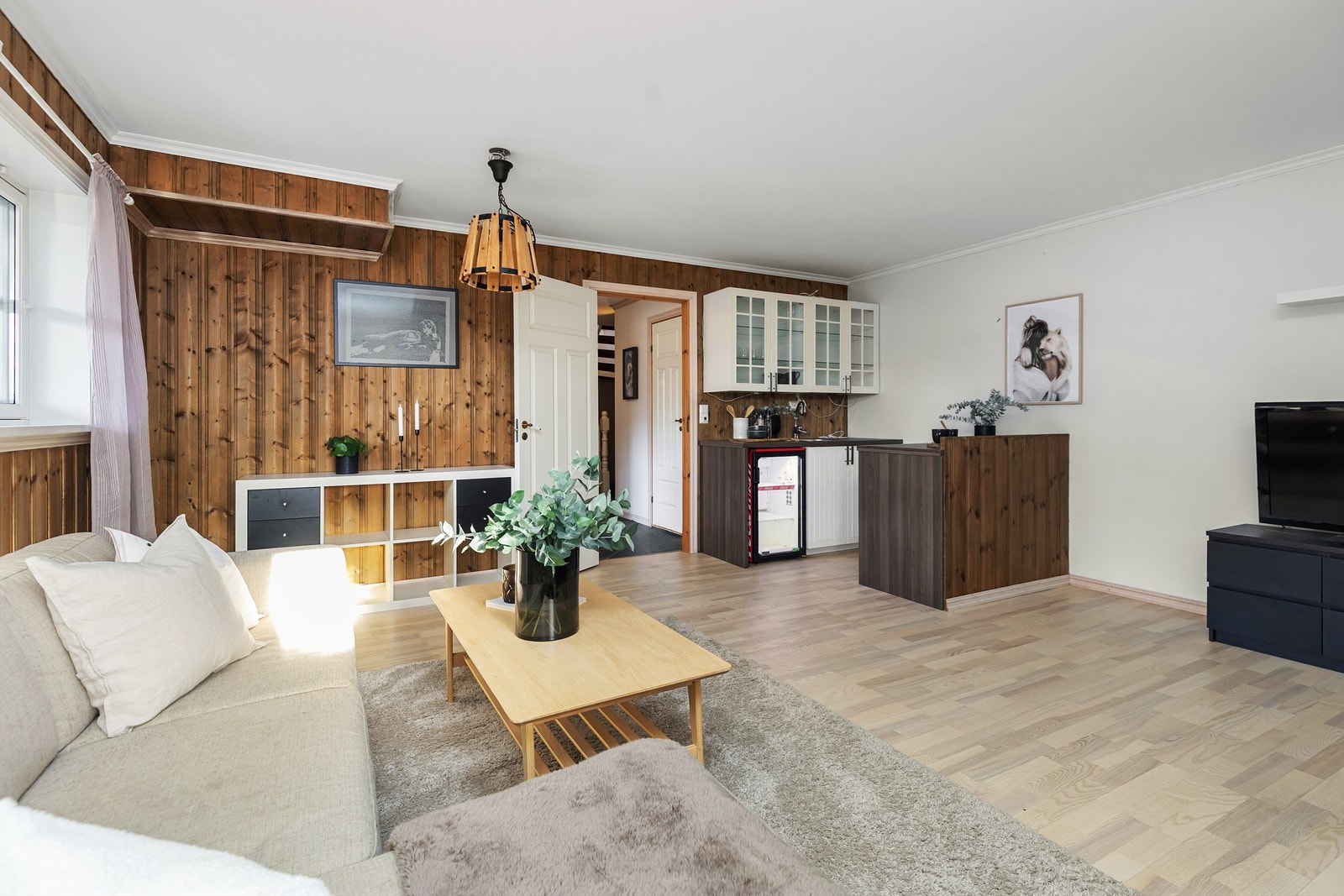 Her er det også en liten kjøkkenkrok for enkel servering. Galleribilde