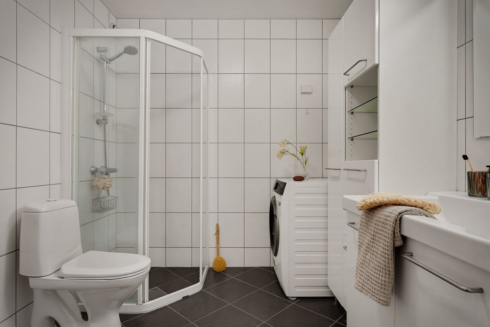 Badet i leilgheten er målt til 5,7 kvm Galleribilde