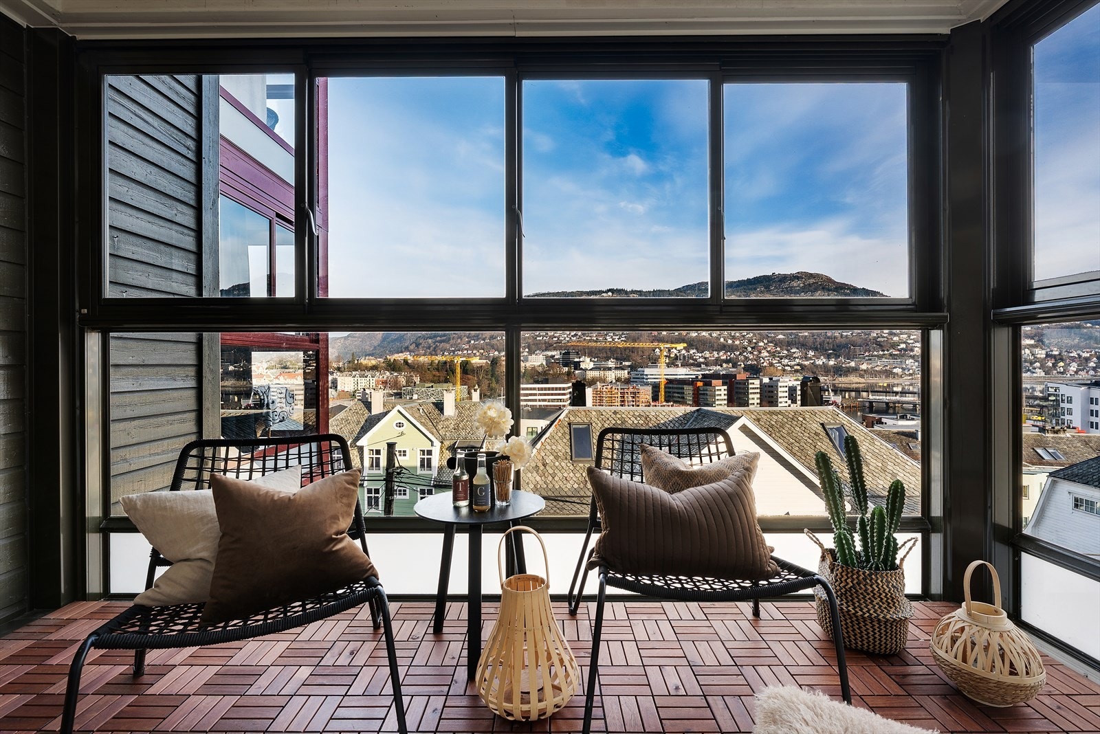 Den innglassede balkongen er målt til 7,3 kvm Galleribilde