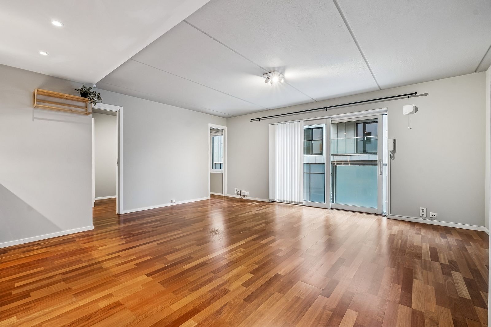 Stue med skyvedør og fransk balkong Galleribilde