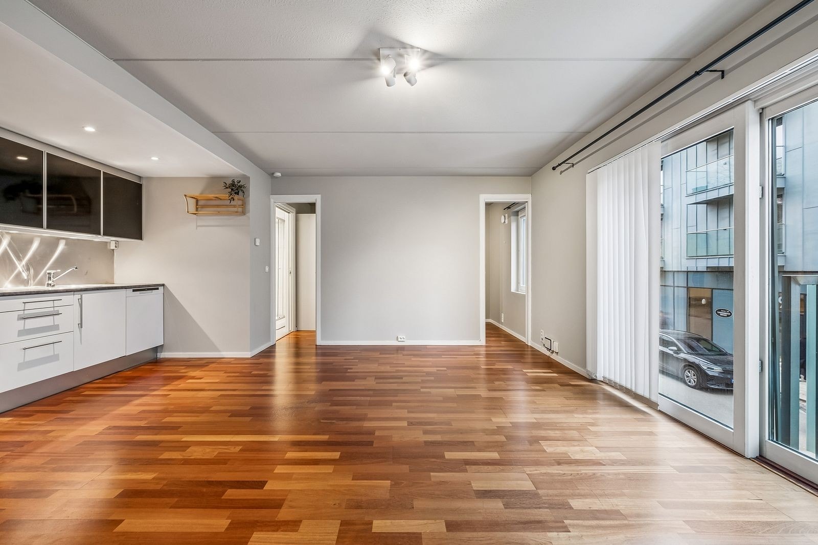 Stue og kjøkken mot soverom Galleribilde