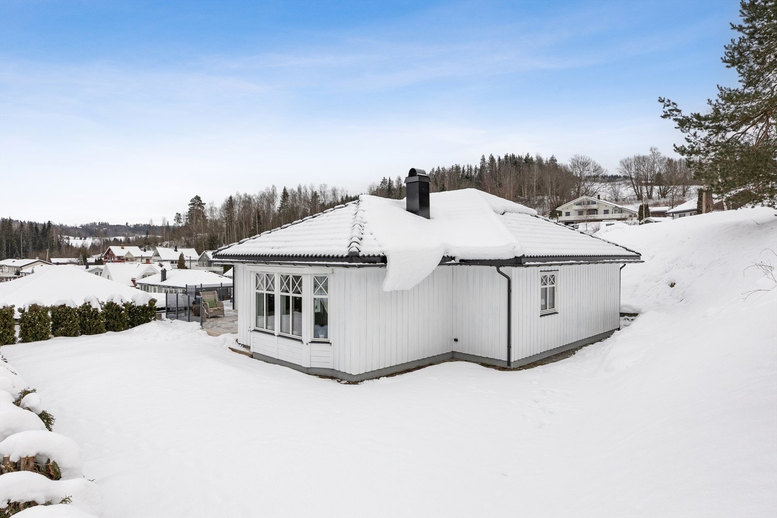 Boligen har en praktisk planløsning fordelt på et internt bruksareal på 117 m². Galleribilde