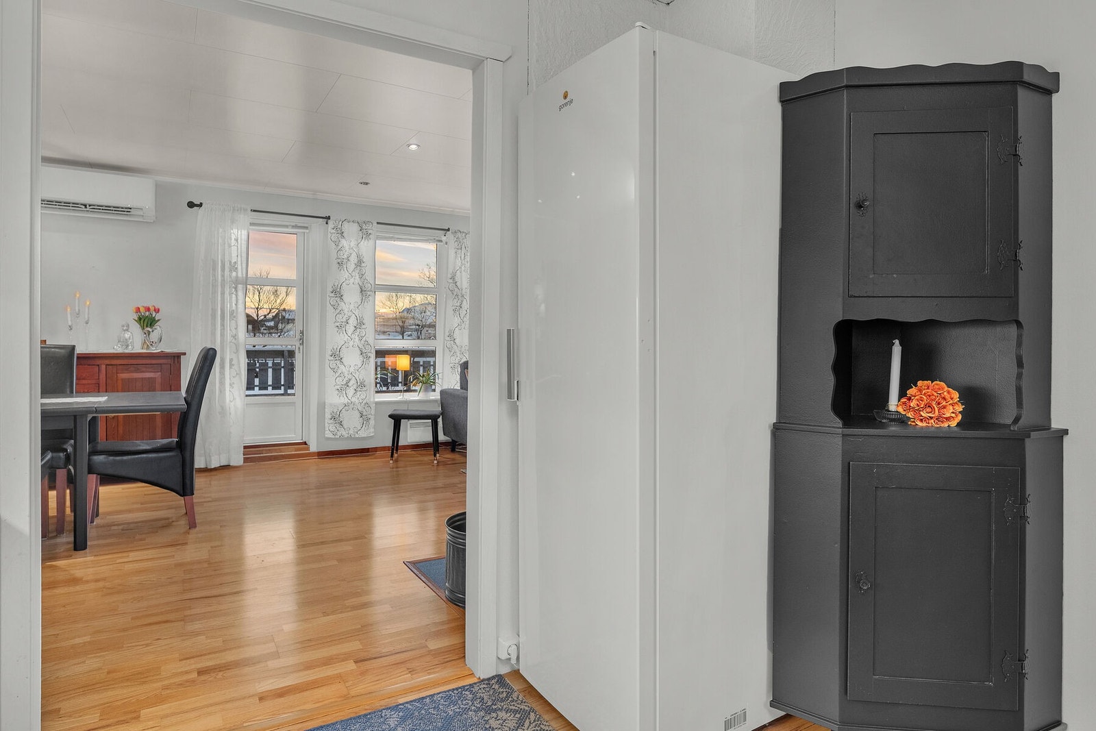 Fra kjøkken mot stue. Galleribilde