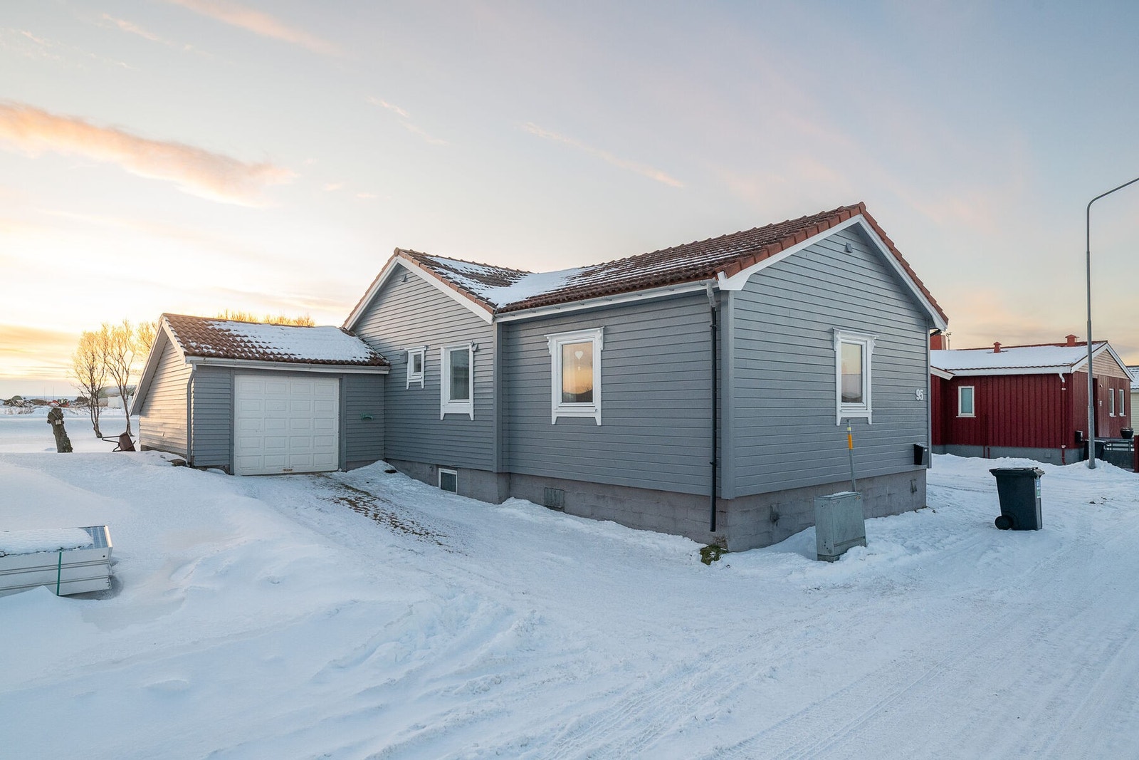 Boligen er opprinnelig oppført i 1967, senere tilbygget i 1974. Galleribilde