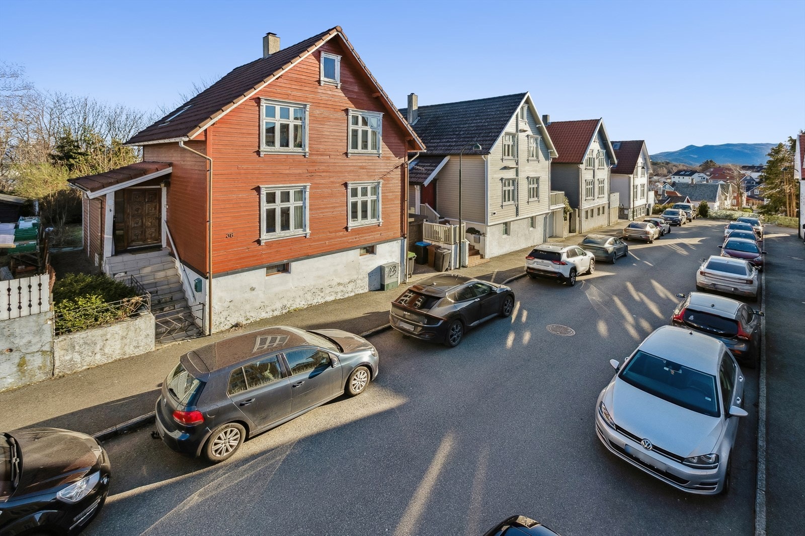 DNB Eiendom v/Martin Sørbø har gleden av å presentere Erfjordgata 36 - et innholdsrikt hus med stort potensiale beliggende på ettertraktede Storhaug! Galleribilde