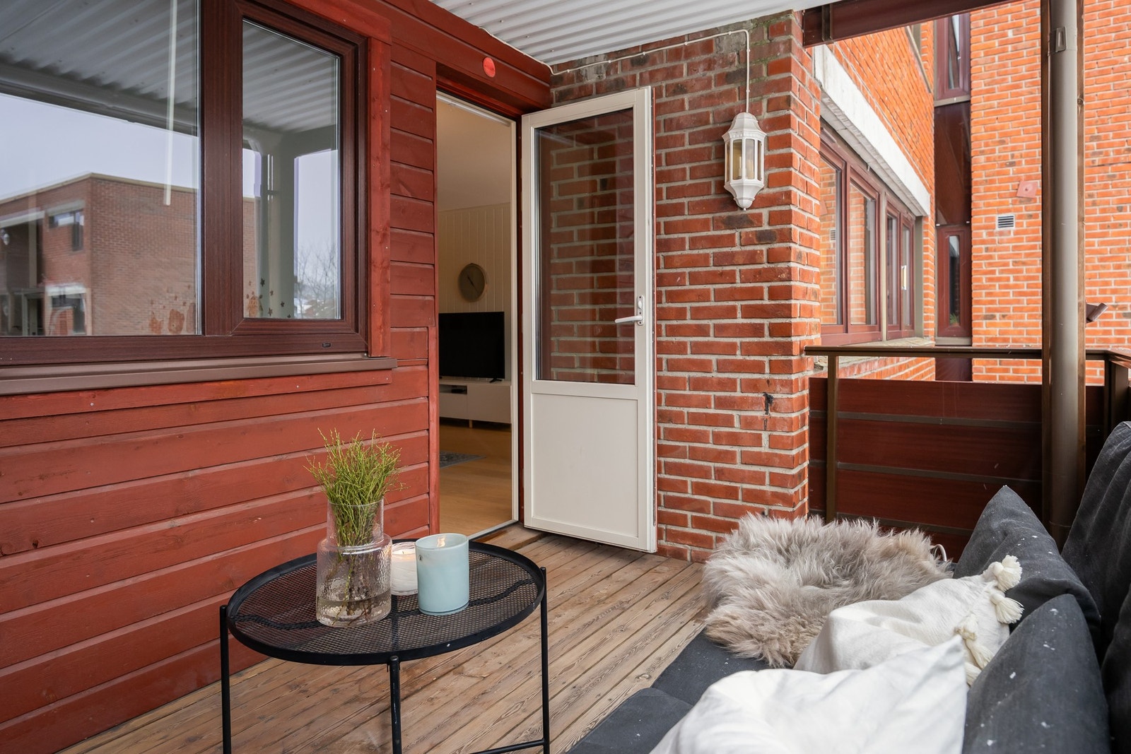 Her er det god plass til å hygge seg med gode venner om sommeren. Galleribilde