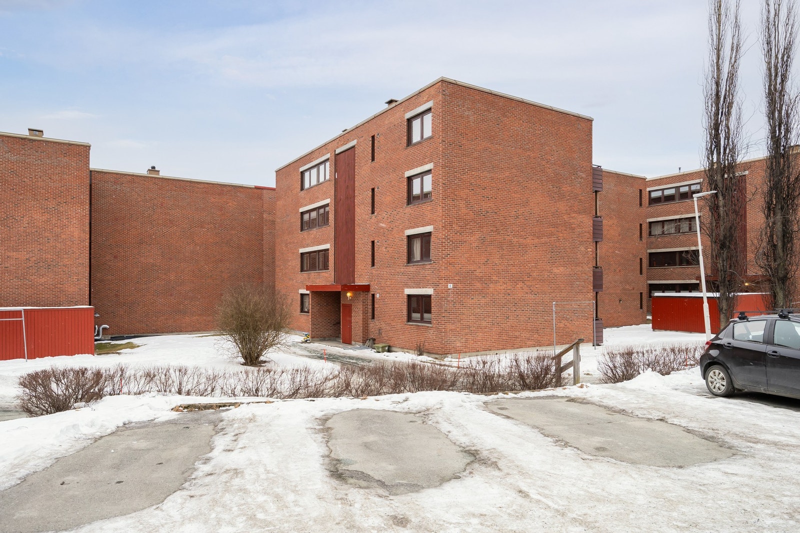 Det er gode parkeringsmuligheter i borettslaget - kontakt megler om dette. Galleribilde